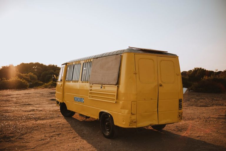 Аренда внедорожника с палаткой на Кавказе онлайн