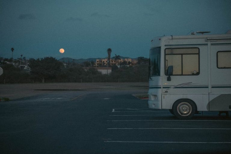 Аренда внедорожника с палаткой на Кавказе без посредников