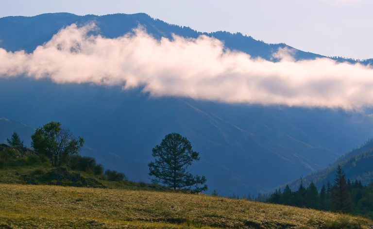 Аренда внедорожника с палаткой на Кольском полуострове