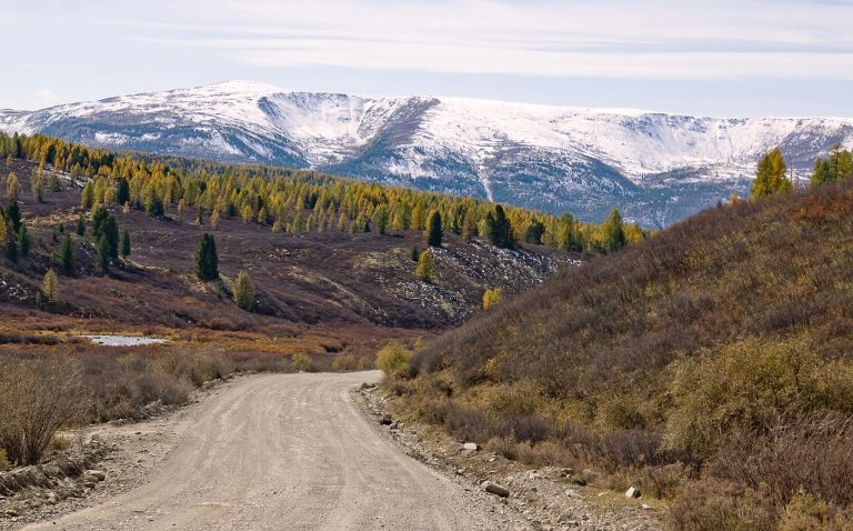Аренда внедорожника с палаткой на Кольском полуострове недорого