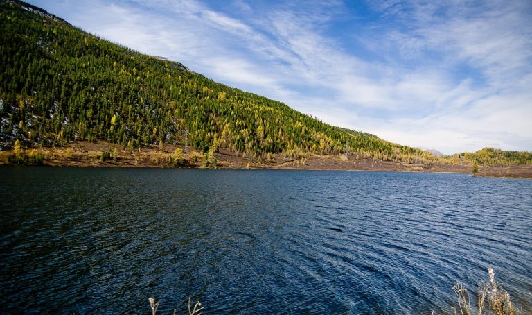 Преимущества путешествия на внедорожнике с палаткой по Алтаю