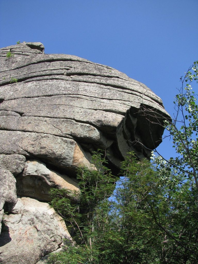 Аренда внедорожника с палаткой на Горном Алтае