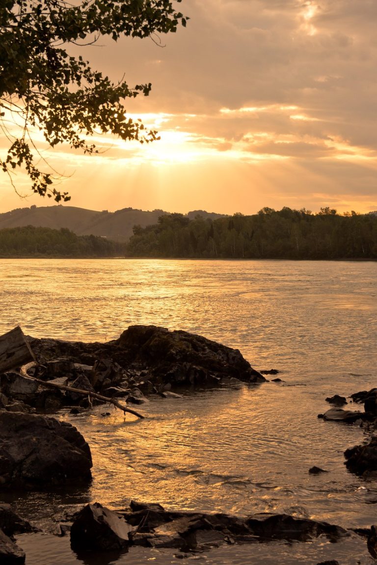 Бронирование внедорожника с палаткой на Кольском полуострове без посредников